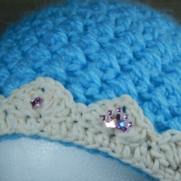 Cute Handmade Beanie Crochet Frozen Elsa Theme - Picture 3 of 5